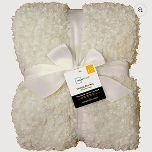 NWT Mainstays Ivory ~ Cream Oversized Plush Sherpa Throw Blanket 90” x 90”